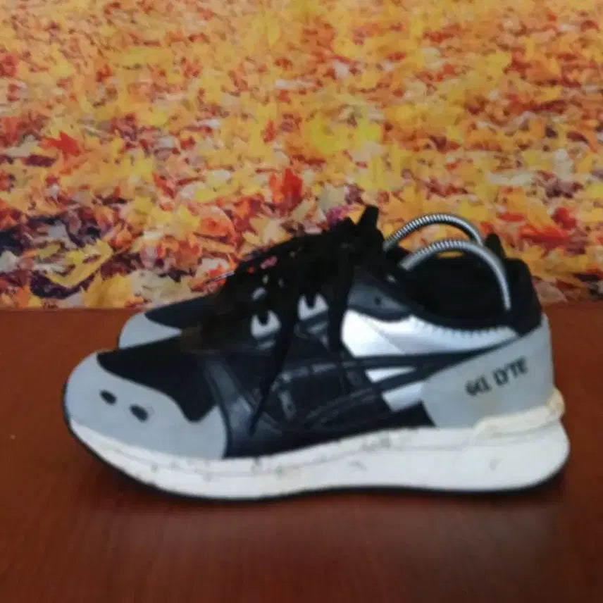 [BUNJANG] Asics Hypergel Sneakers (240) / 아식스 하이퍼겔 스니커즈 240