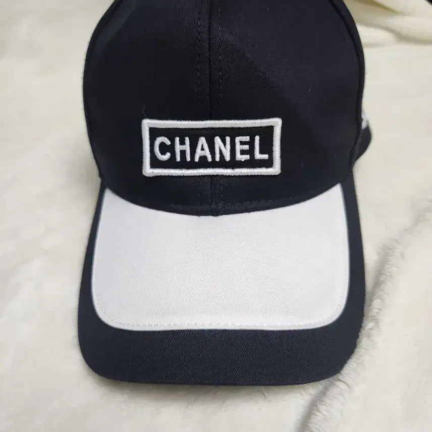 [BUNJANG] Chanel Ball Cap Black White / 샤넬 볼캡 블랙 화이트