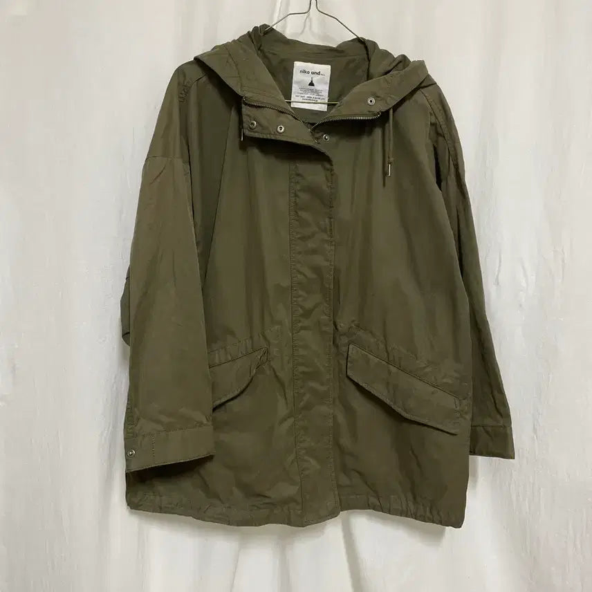 [BUNJANG] Niko and... Khaki Hooded Field Jacket / 니코앤드 카키 후드 야상