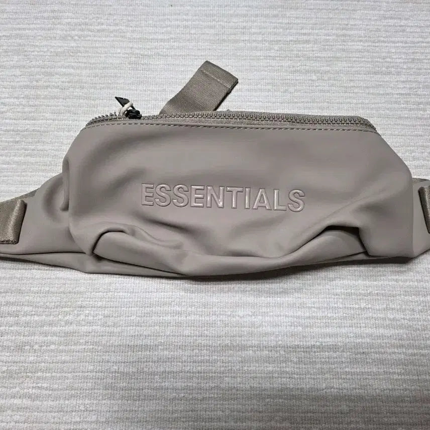 [BUNJANG] Fear of God Beige Hip Bag / 세련된 피오갓 베이지 힙색