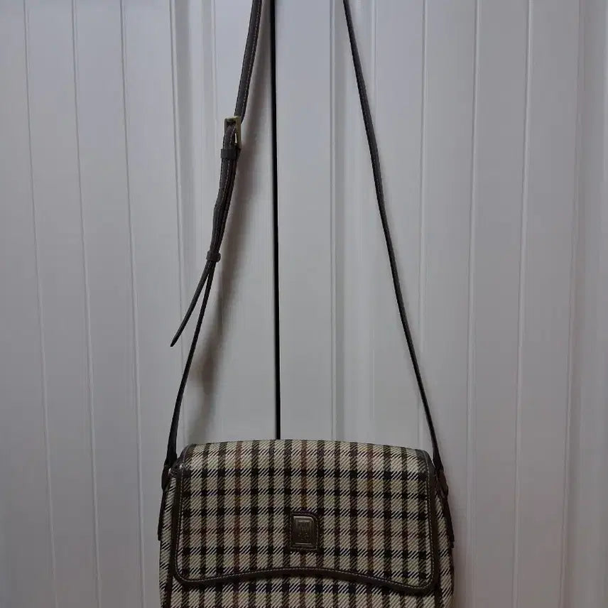[BUNJANG] DAKS Leather Crossbody Shoulder Bag / 닥스핸드백 닥스크로스숄더백 DAKS