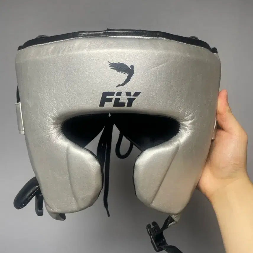 [BUNJANG] Fly Boxing Headgear Silver/Black / 플라이 복싱 헤드기어 실버 판매합니다
