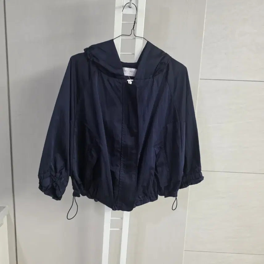 [BUNJANG] LIVE HOT STUFF Navy Hooded Windbreaker Jacket / 'LIVE HOT STUFF 네이비 후드 바람막이