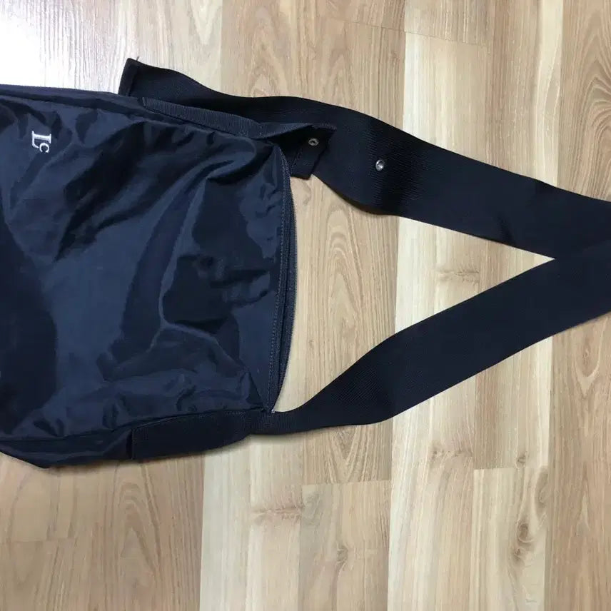 [BUNJANG] LOW CLASSIC LOCLE Mini Crossbody Bag / 로우클래식 로클 미니 크로스백