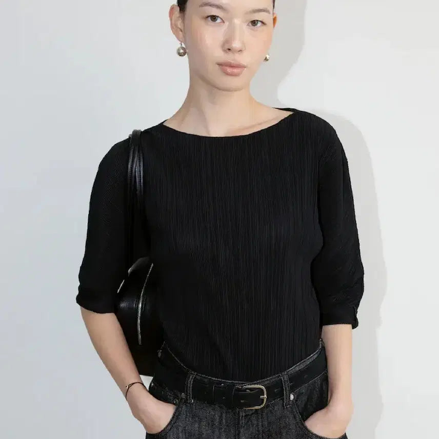 [BUNJANG] The Aperture Pleated Top Black / 디애퍼처 플리츠 탑 블랙 새상품