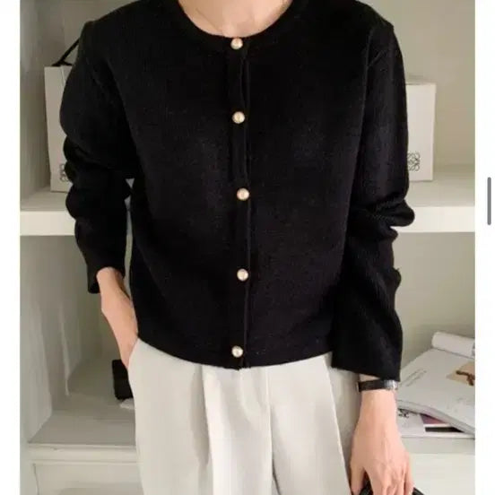 [BUNJANG] Enough Gold Button Black Cardigan / 이너프 골드단추 블랙무지 가디건 새상품
