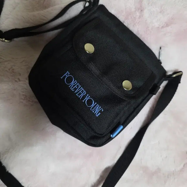 [BUNJANG] DAY6 FOREVER YOUNG Crossbody Bag / 데이식스 포에버영 크로스백 가방