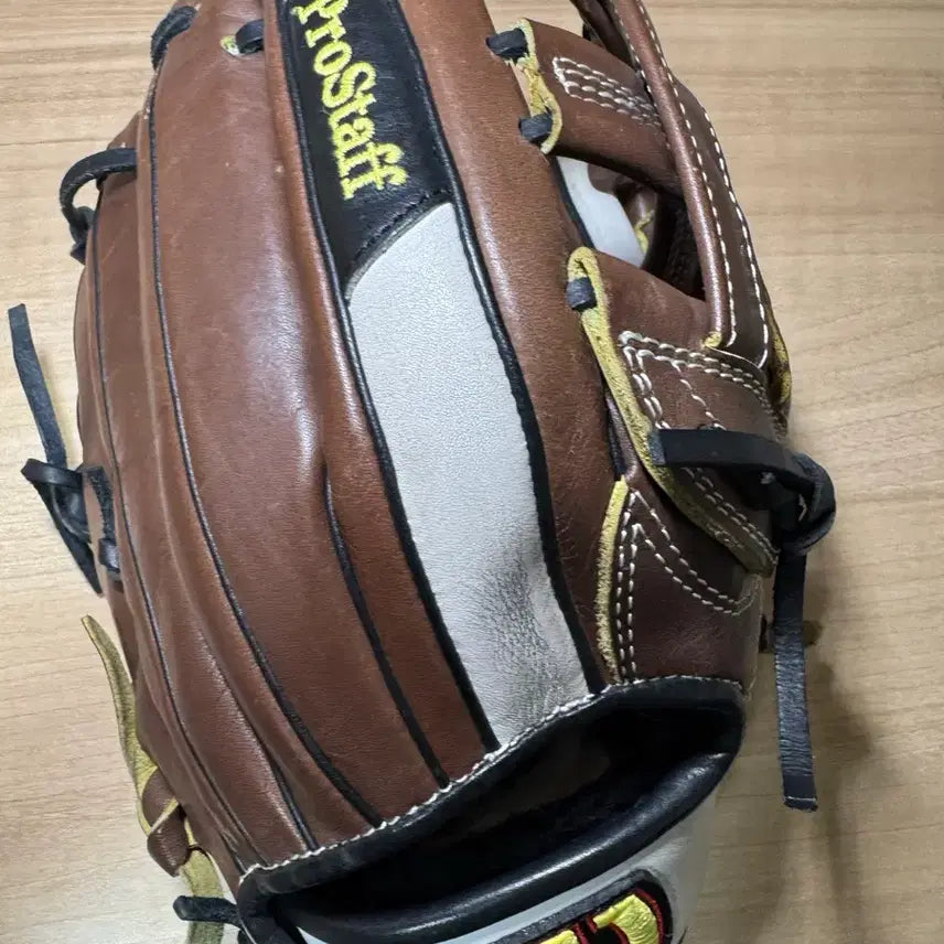 [BUNJANG] Wilson A2000 DW5 DBRW 11.75 Inch Baseball Glove / Wilson A2000 DW5 DBRW 11.75 판매