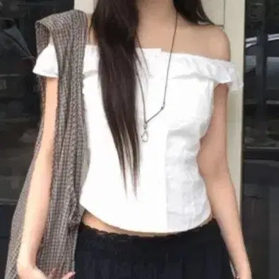 [BUNJANG] Ablley White Frill Off-Shoulder Blouse / 에이블리 화이트 프릴 오프숄더 블라우스