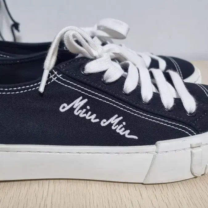 [BUNJANG] Miu Miu Leather Sneakers / 미우미우 스니커즈 37.5