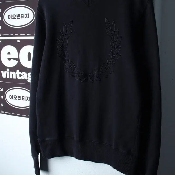 [BUNJANG] Fred Perry Big Logo Sweatshirt Black H38251 / (S-L) 프레디페리 맨투맨 티셔츠 빅로고 블랙 에이징-H38251