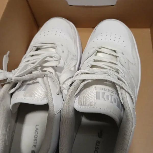 [BUNJANG] Lacoste Unisex White Sneakers / 라코스테 남성 여성 공용 흰색 운동화