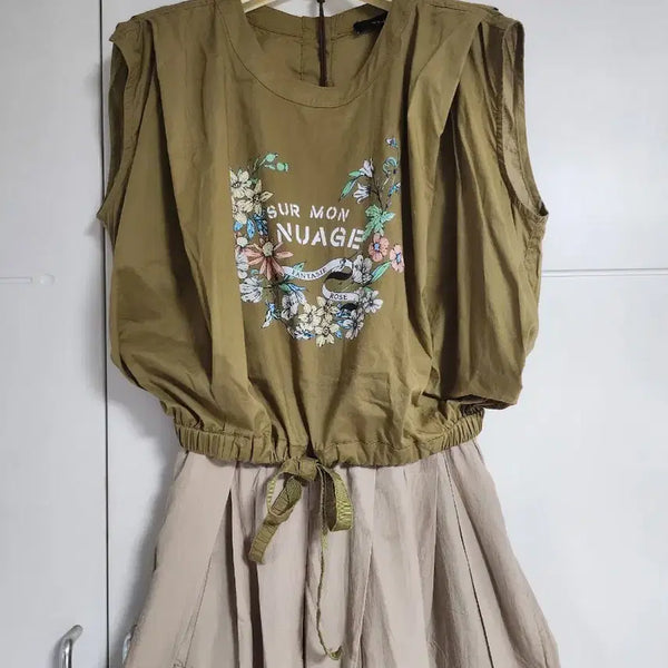 [BUNJANG] Osecccon Sleeveless Blouse Top / 오즈세컨 슬리브리스 블라우스탑