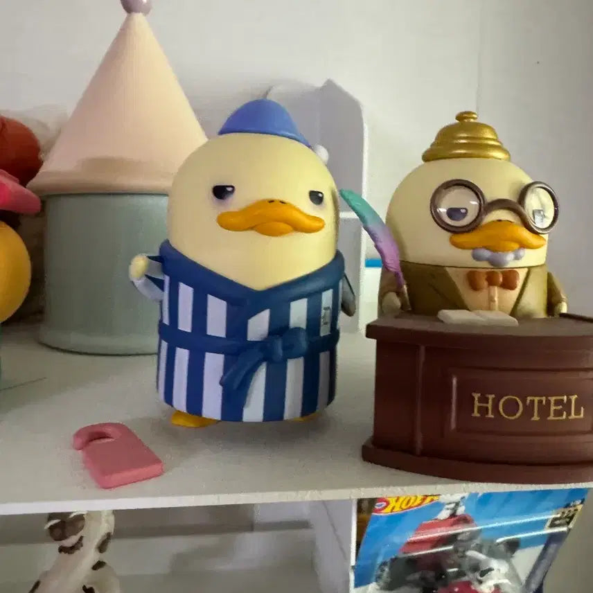 [BUNJANG] Hoteuldeok Figure Set (2 Types) / 호텔덕 피규어 2종 세트