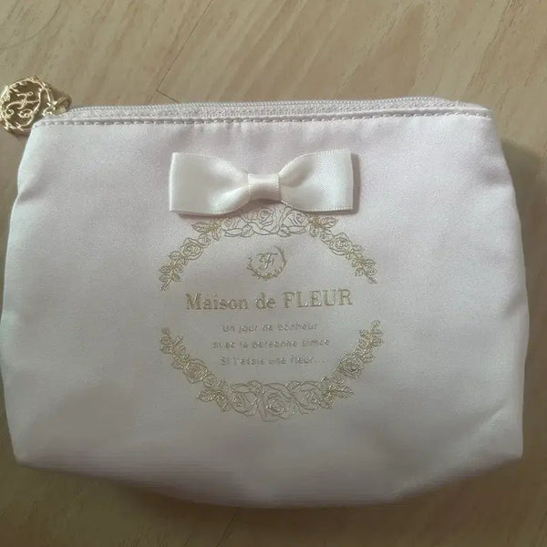 [BUNJANG] Maison de FLEUR Satin Ribbon Pouch / 메종드플뢰르 새틴 리본 파우치