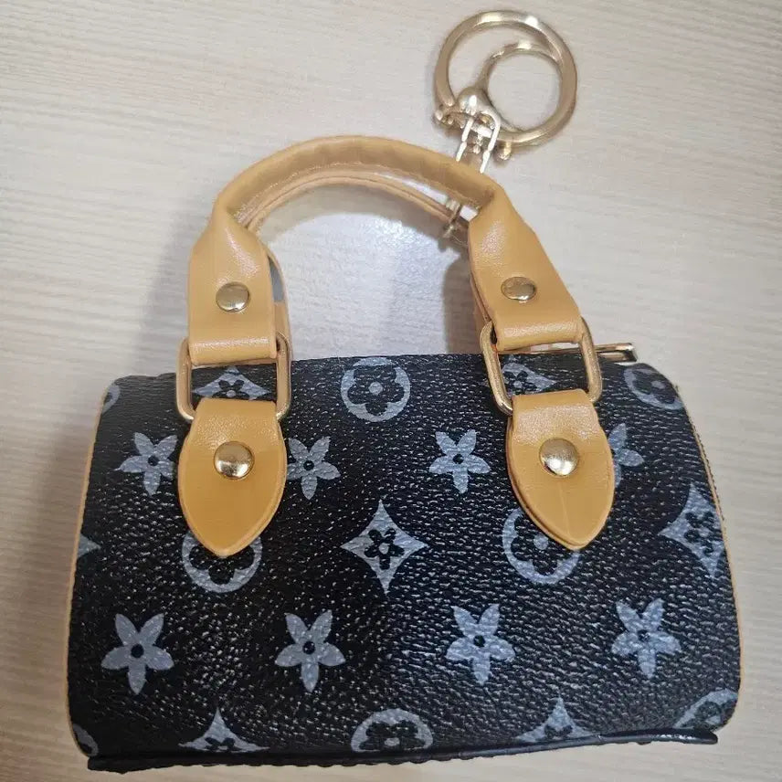 [BUNJANG] Monogram Pattern Mini Bag Keychain / 미니백 키링 모노그램 패턴