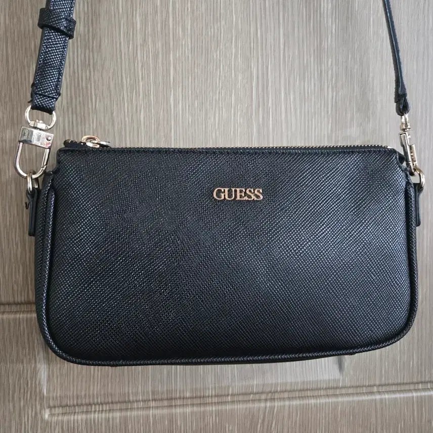 [BUNJANG] Guess Black Crossbody Bag / 게스 크로스백 블랙