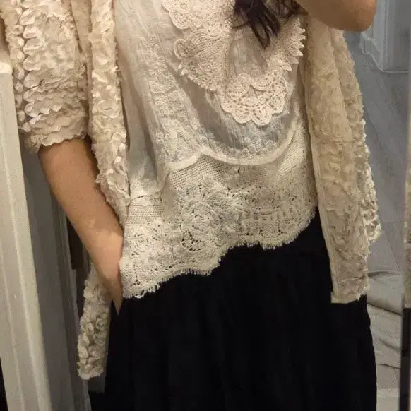 [BUNJANG] Beige Textured Puff Sleeve V-Neck Blouse / 베이지색 입체 퍼프 블라우스