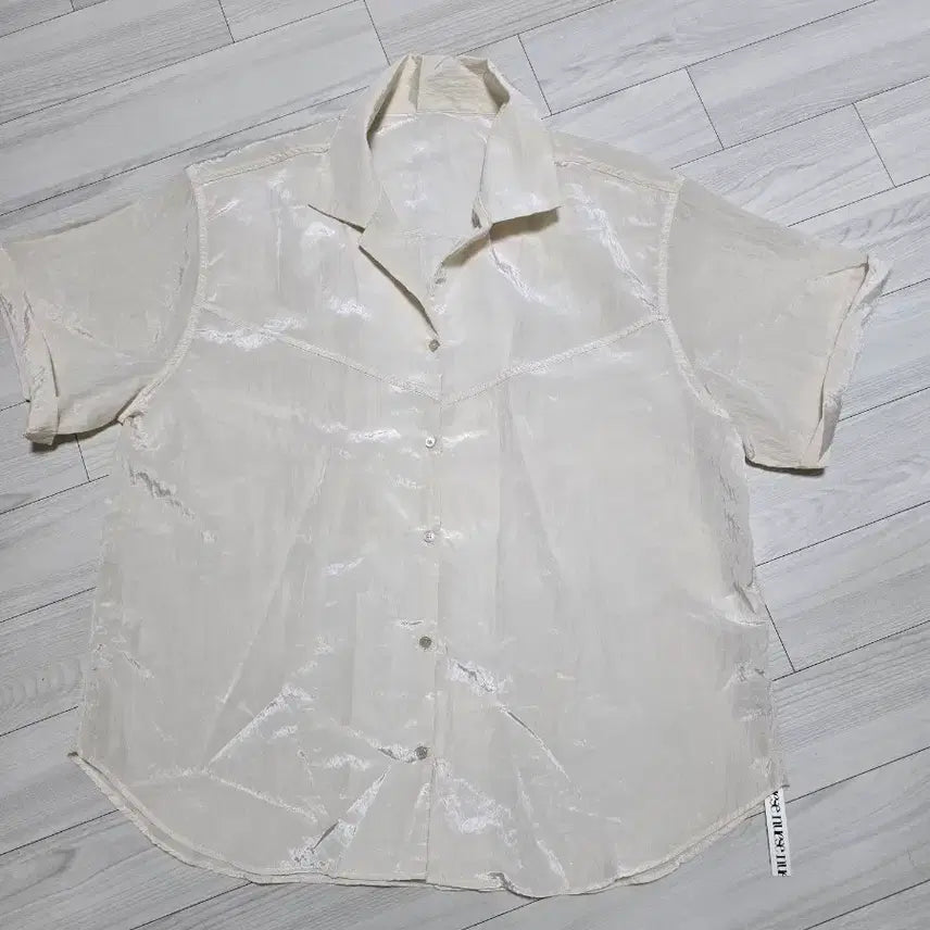 [BUNJANG] Nuese Short-Sleeve Collar Blouse / nuese 반팔카라 블라우스 free 미사용새제품