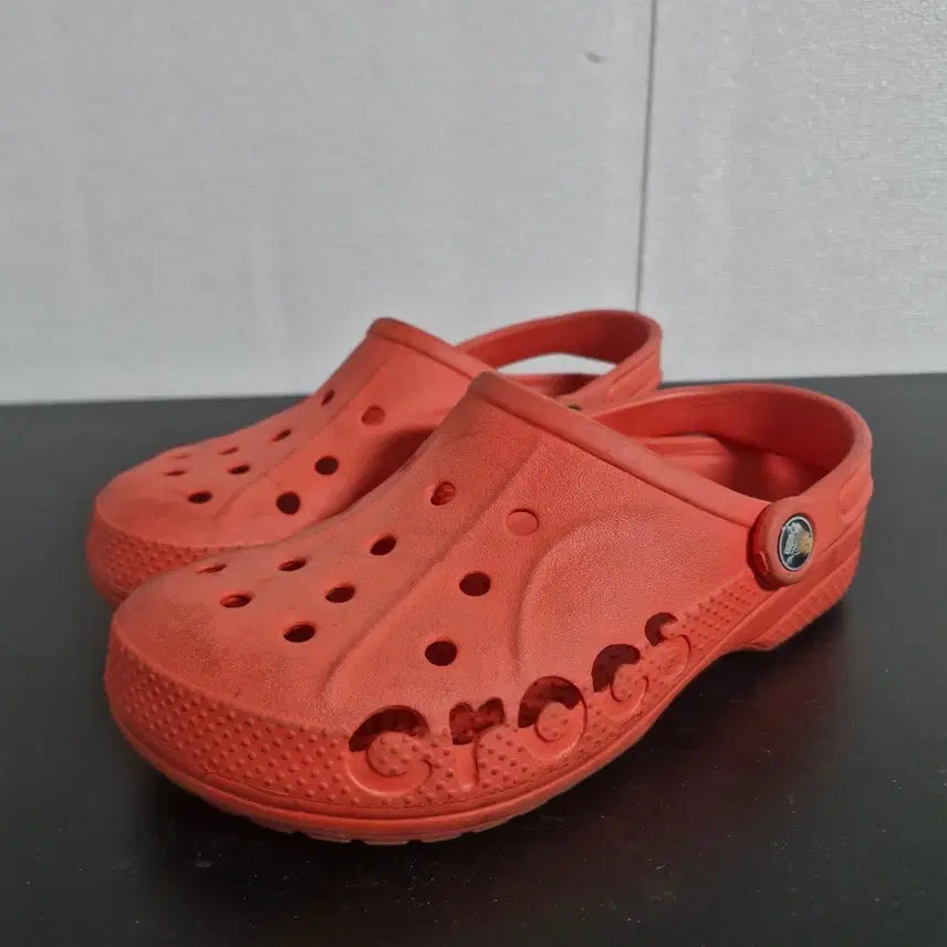 [BUNJANG] Crocs Classic Sandals Red (W7/240) / 크록스 클래식 레드 샌들(w7/240)