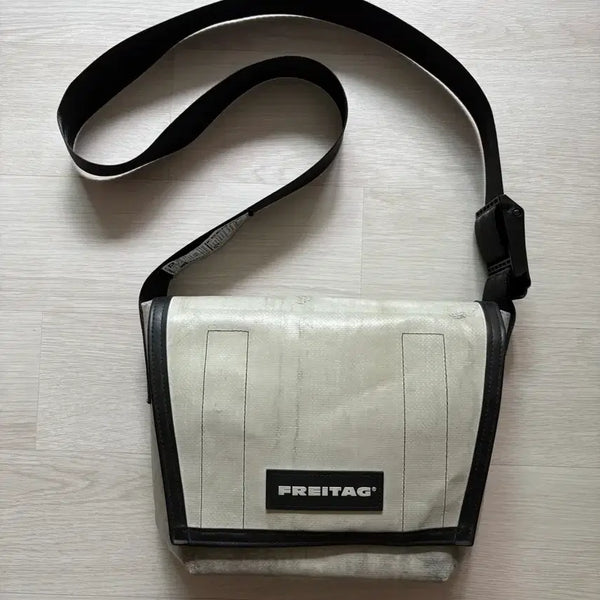 [BUNJANG] Freitag F52 Lassi White Messenger Bag / [급매] 프라이탁 / FREITAG 라씨 / 올 화이트_민트 택
