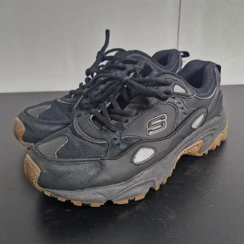 [BUNJANG] Skechers Stamina Contix Sneakers (Size 255) / 스케쳐스 스태미나 콘틱 운동화(255)