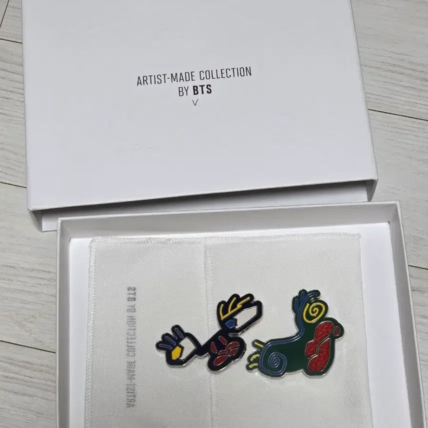 [BUNJANG] BTS V Artist-Made Collection Brooch / BTS V Artist-Made Collection 브로치