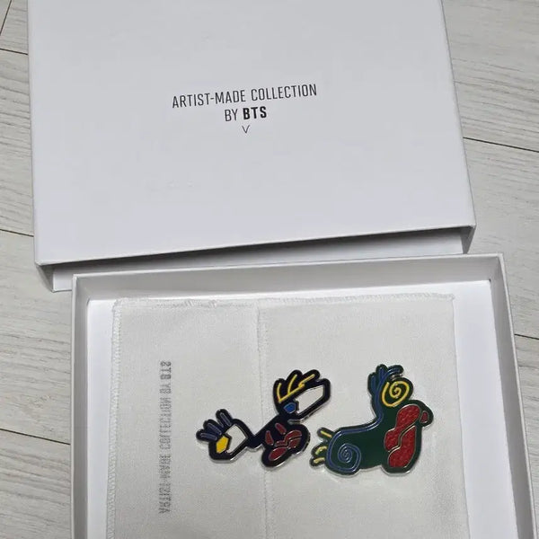 [BUNJANG] BTS V Artist-Made Collection Brooch / BTS V Artist-Made Collection 브로치