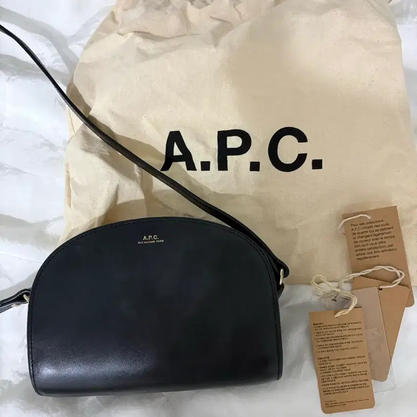 [BUNJANG] A.P.C. Half Moon Bag Black Leather / A.P.C. 하프문백 블랙