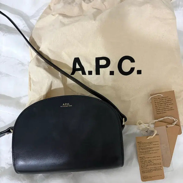 [BUNJANG] A.P.C. Half Moon Bag Black Leather / A.P.C. 하프문백 블랙