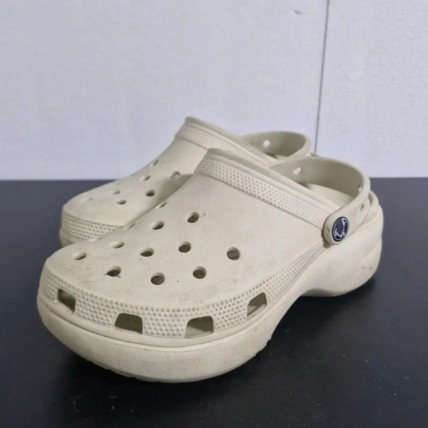 [BUNJANG] Crocs Platform Clog Beige (W6/230) / 크록스 플랫폼 클로그 베이지(w6/230)