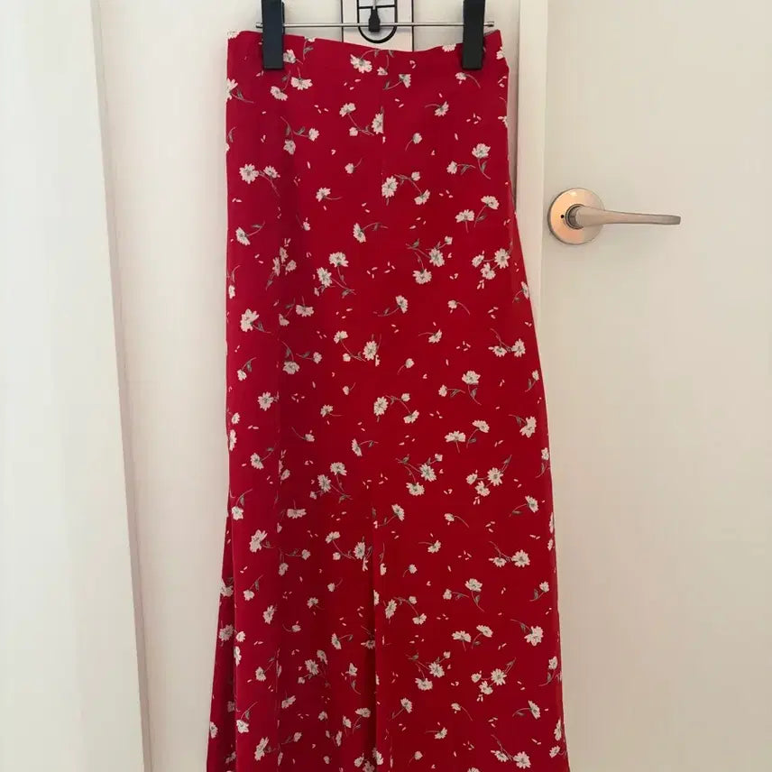 [BUNJANG] Modest Mood Red Flower Pattern Long Skirt / 모데스트무드 레드 플라워 패턴 스커트