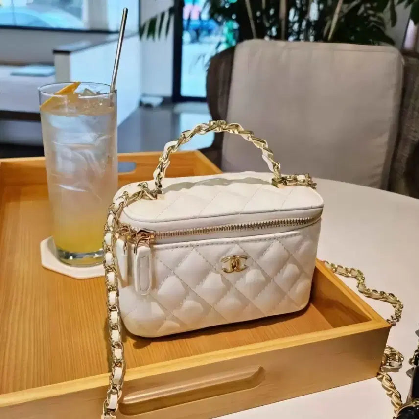 [BUNJANG] Chanel Golden Link Vanity Bag White / 샤넬 골든 링크 베니티백 화이트