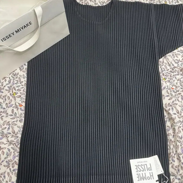 [BUNJANG] Homme Plissé Issey Miyake Basic T-Shirt Black Size 3 / 옴므 플리츠 이세이 미야케 베이직 티셔츠(블랙 3사이즈 쇼핑백포함 새상품)