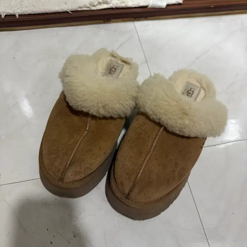 [BUNJANG] Ugg Brown Slippers / 어그 슬리퍼 브라운