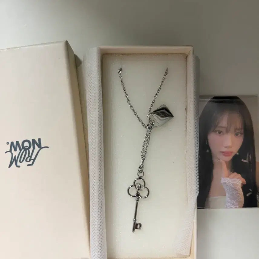 [BUNJANG] fromis_9 Jiwon Limited Edition Necklace Set / 프로미스나인 박지원 목걸이(한정판)