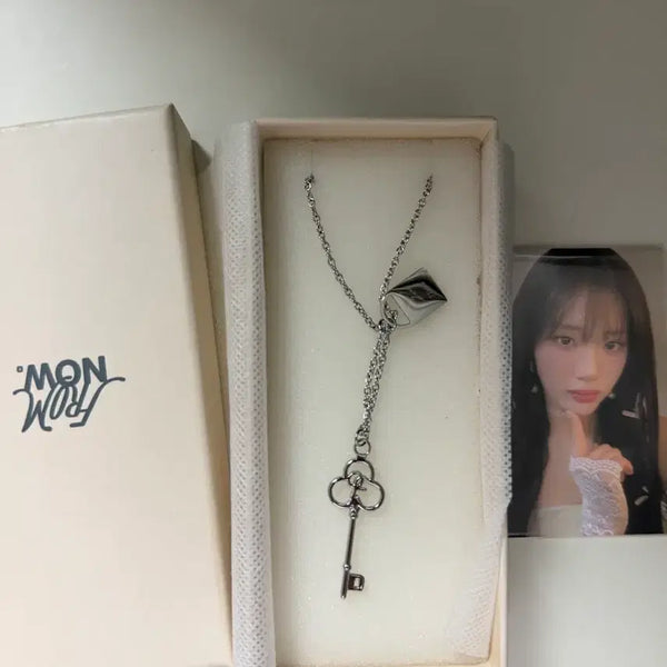 [BUNJANG] fromis_9 Jiwon Limited Edition Necklace Set / 프로미스나인 박지원 목걸이(한정판)