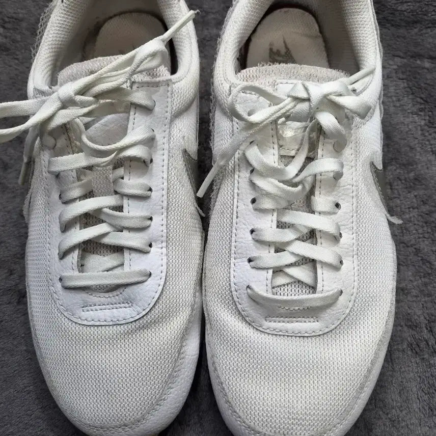 [BUNJANG] Nike Women's White Sneakers / 나이키 여성 스니커즈 화이트