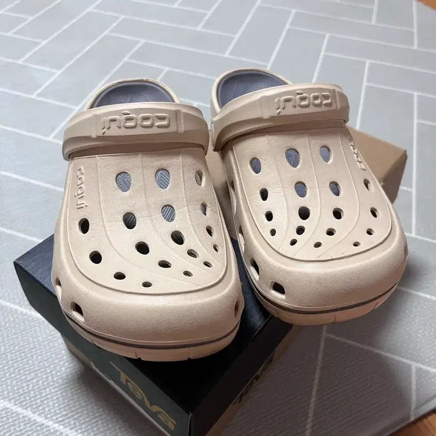 [BUNJANG] Kokoo Clogs Beige Sandals/Slippers / 코쿠이 클로그 팝니다.