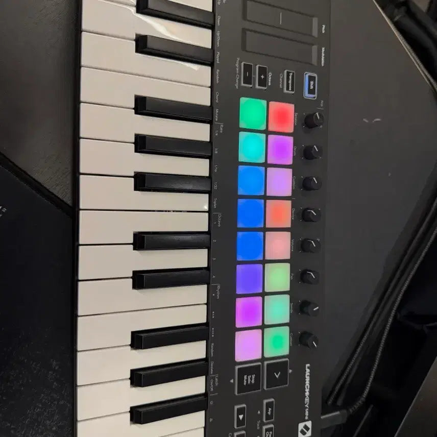 [BUNJANG] Novation Launchkey Mini MK3 Controller / Novation Launchkey Mini MK3 컨트롤러