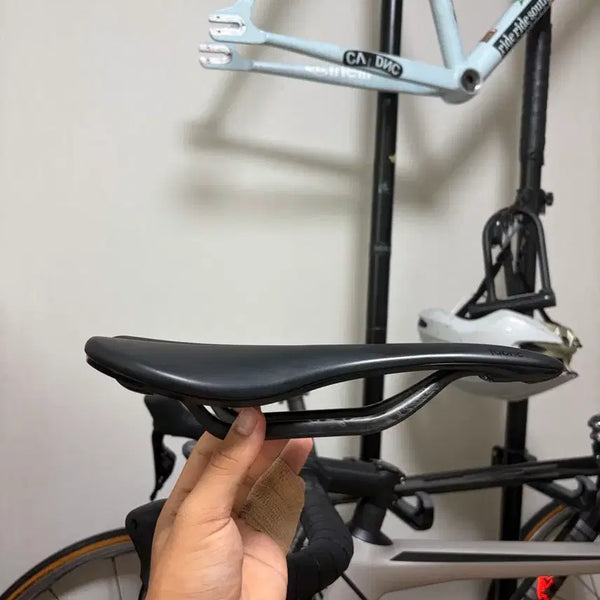 [BUNJANG] Fabric Scoop Flat Carbon Rail Saddle / 패브릭 스쿱 플랫 카본레일 안장