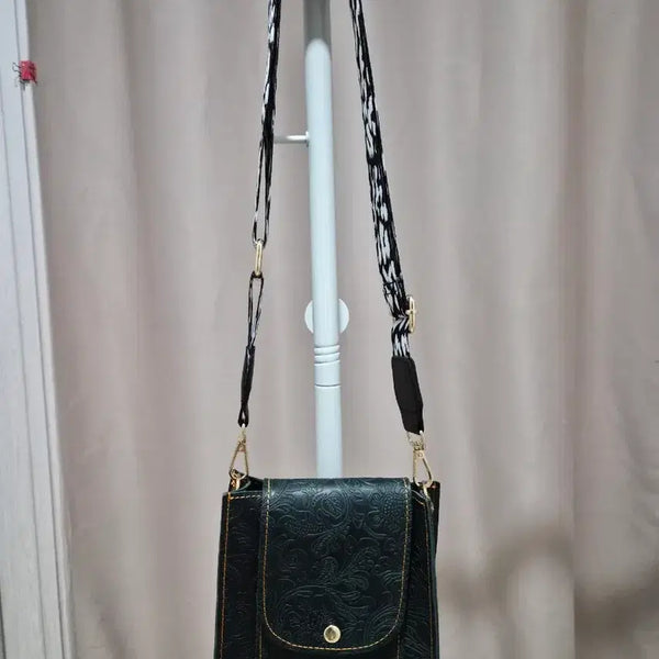 [BUNJANG] High-Quality Leather Embossed Crossbody Bag / 고퀄 가죽 패턴 엠보싱 크로스백 카키 .새상품