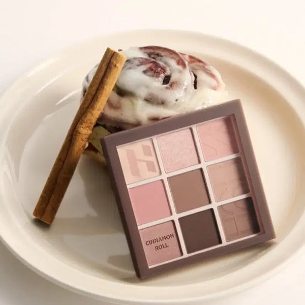 [BUNJANG] Holika Holika Cinnamonroll Eyeshadow Palette Unsealed / 홀리카홀리카 팔레트 시나몬롤 단순 개봉