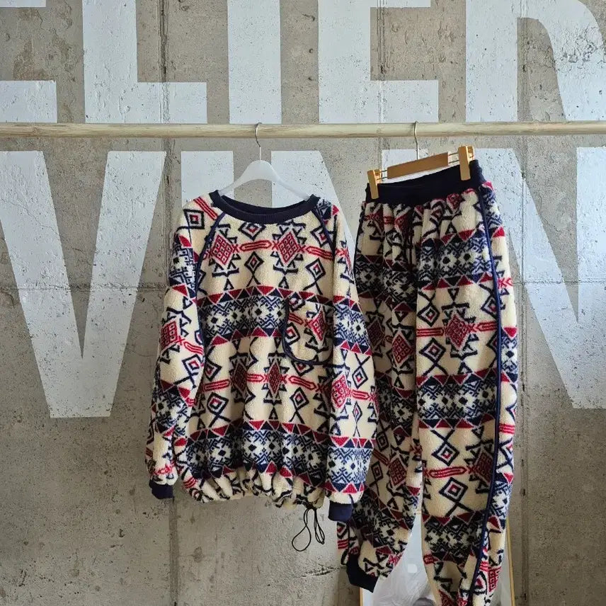 [BUNJANG] Geometric Pattern Fleece Top and Bottom Set / 기하학 패턴 플리스 상하의 세트(S4