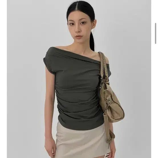 [BUNJANG] Black Up Shirring Off-the-Shoulder Top / 블랙업 셔링 오프숄더 (새상품)