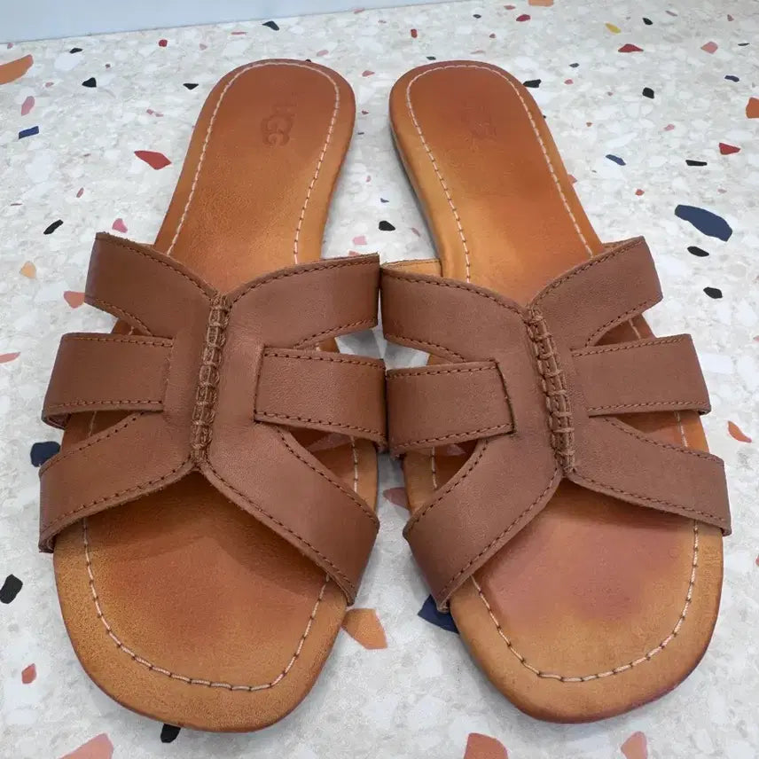 [BUNJANG] UGG Tig Leather Strap Sandals / UGG 레더스트랩 티그 샌들 (240)