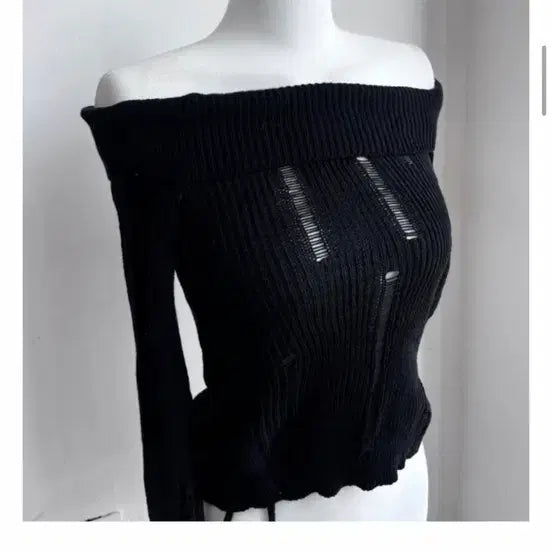 [BUNJANG] Urban Unique Damage Off-Shoulder Knit / 어반유니크 데미지 오프숄더 니트