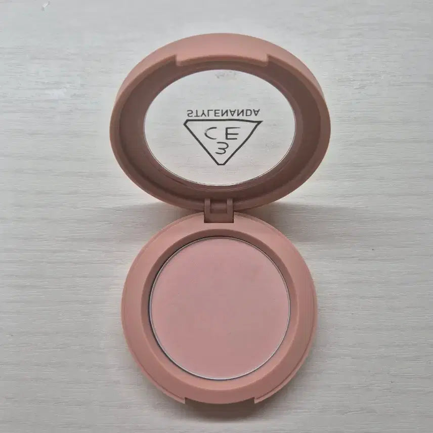 [BUNJANG] Bundle Cosmetics: Peripera, Colorgram, Clio, 3CE, Etude, Lilybyred, The Saem, VDL, T'else, Blancdiva / 화장품 일괄 양도 봄웜 쿠션 페리페라 컬러그램 클리오 섀도우 팔레트 블러셔