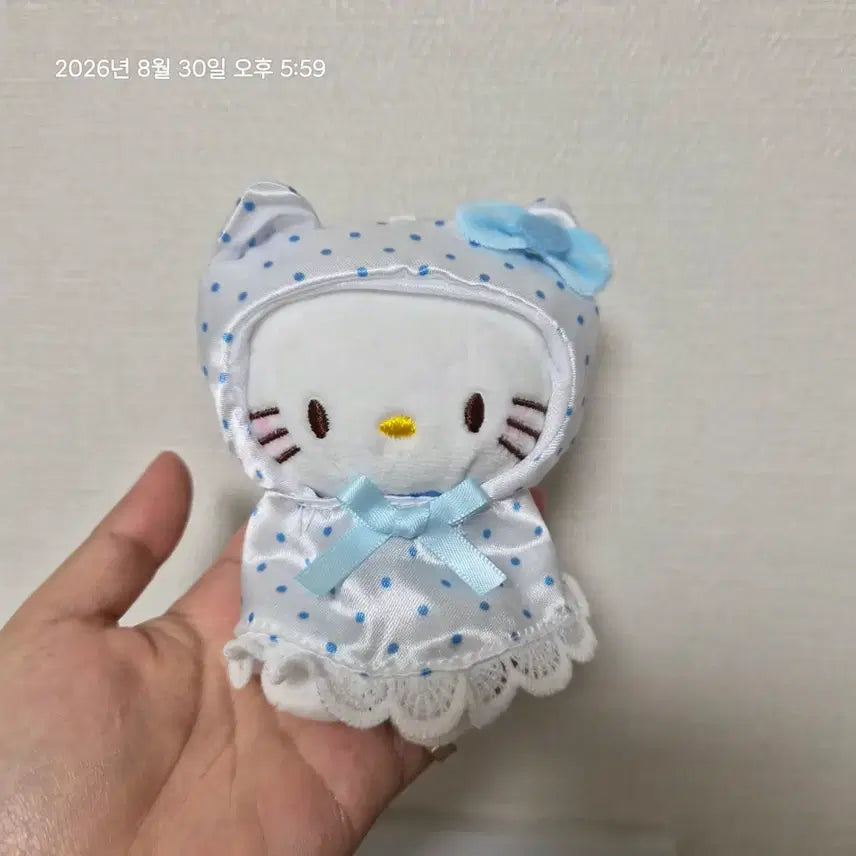 [BUNJANG] Hello Kitty Dot Cloak Keychain Doll / 도트 망토 키티 키링 인형