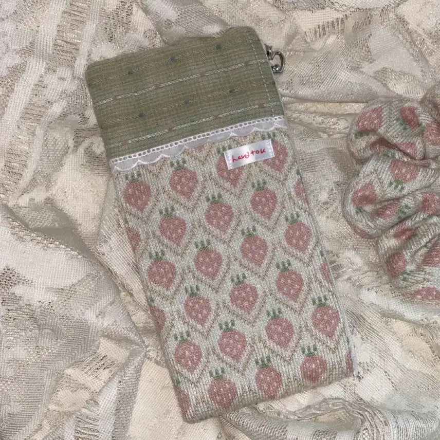 [BUNJANG] Strawberry Print Pen Pouch / 딸기 가득 펜 파우치 새상품